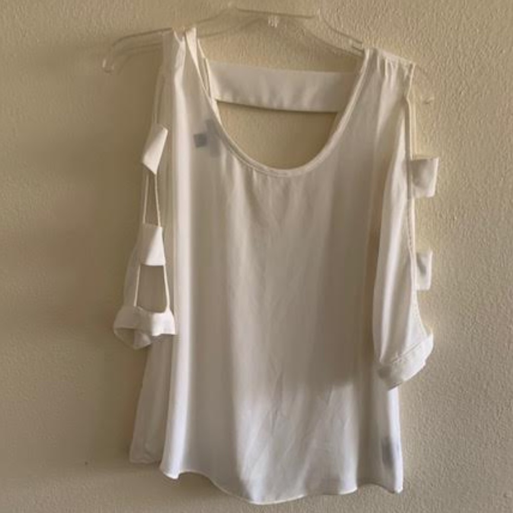 A Byer cutout 3/4 sleeve shirt